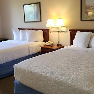 Magnuson Hotel West Liberty